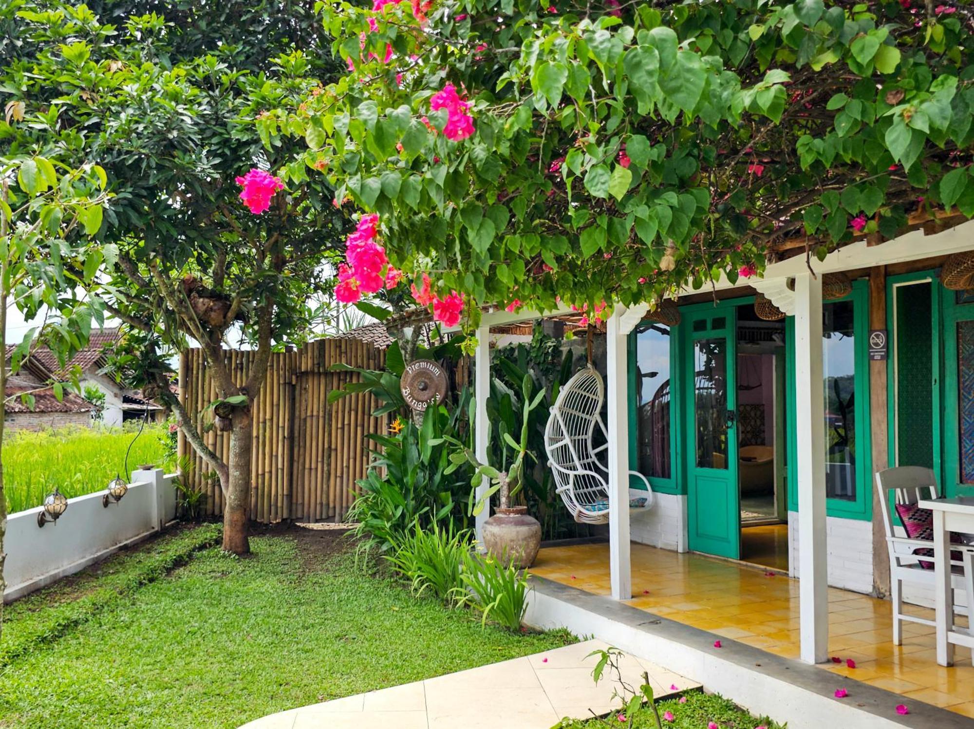 Janur Bungalow Magelang Εξωτερικό φωτογραφία